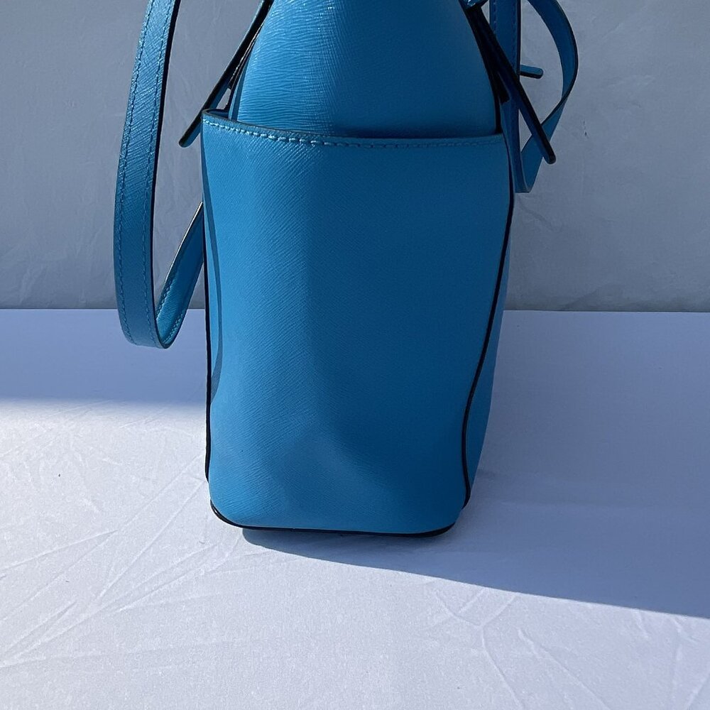 Michael Kors Blue Leather Shoulder Bag with Gold Hardware - Picture 7 of 13